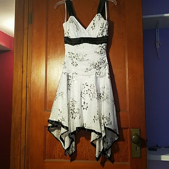 black and white dress store locations